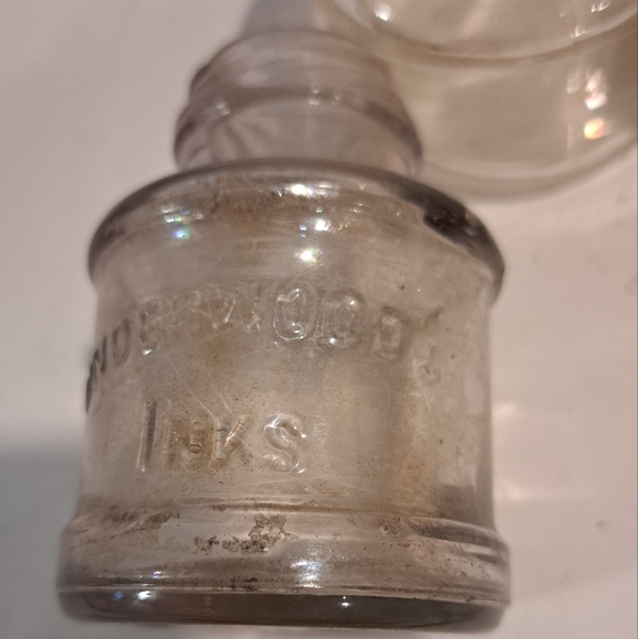 3 Fountain School Desk Inkwell, 1 Moyer, 1 Purple Underwood and 1 clear. - Picture 4 of 6